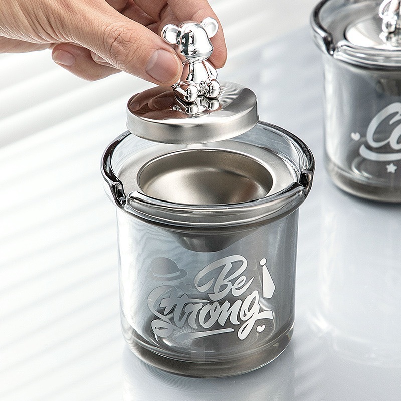 Light luxury funnel ashtray with lid, anti-fly ash, home living room, creative, individual and elegant, office ashtray, high-end Application Scenario