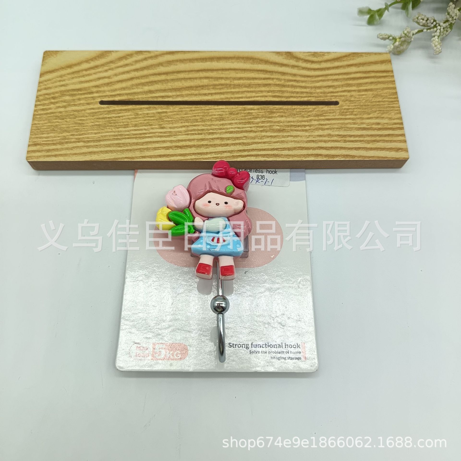 Cross-border wholesale bestseller: Cute little girl 3D shaped sticky hook, creative and fun hook, traceless hook, strong hook Specification drawing