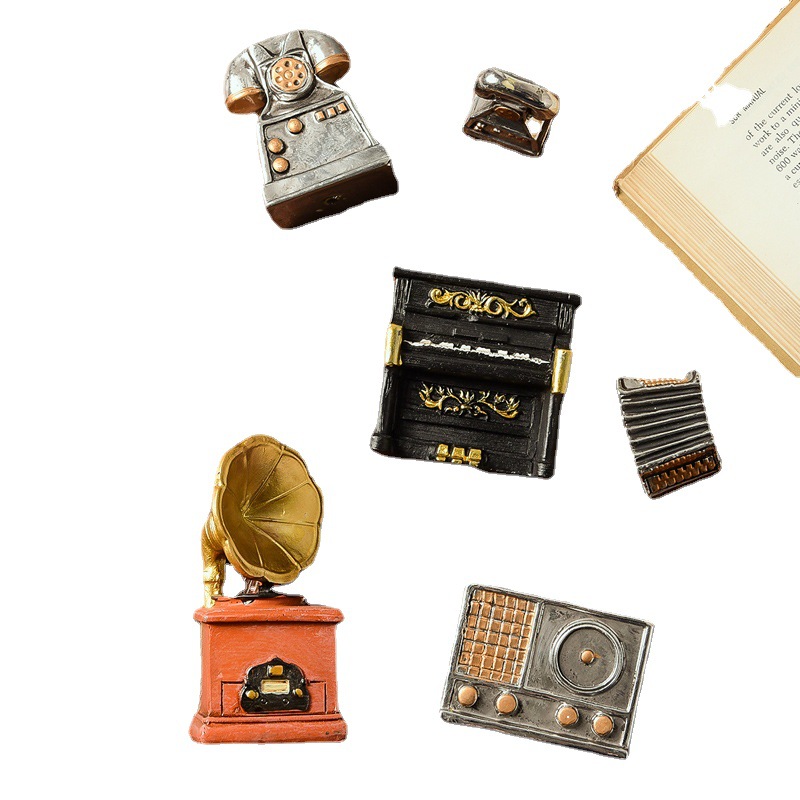 Nostalgic and retro resin ornaments, handicrafts, home decorations, phonographs, mini ornaments, photography props, cameras Item Picture