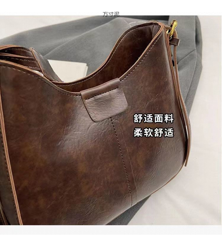 包包女士新款潮感时尚斜挎包复古今年流行宽带单肩水桶包一件批发详情5