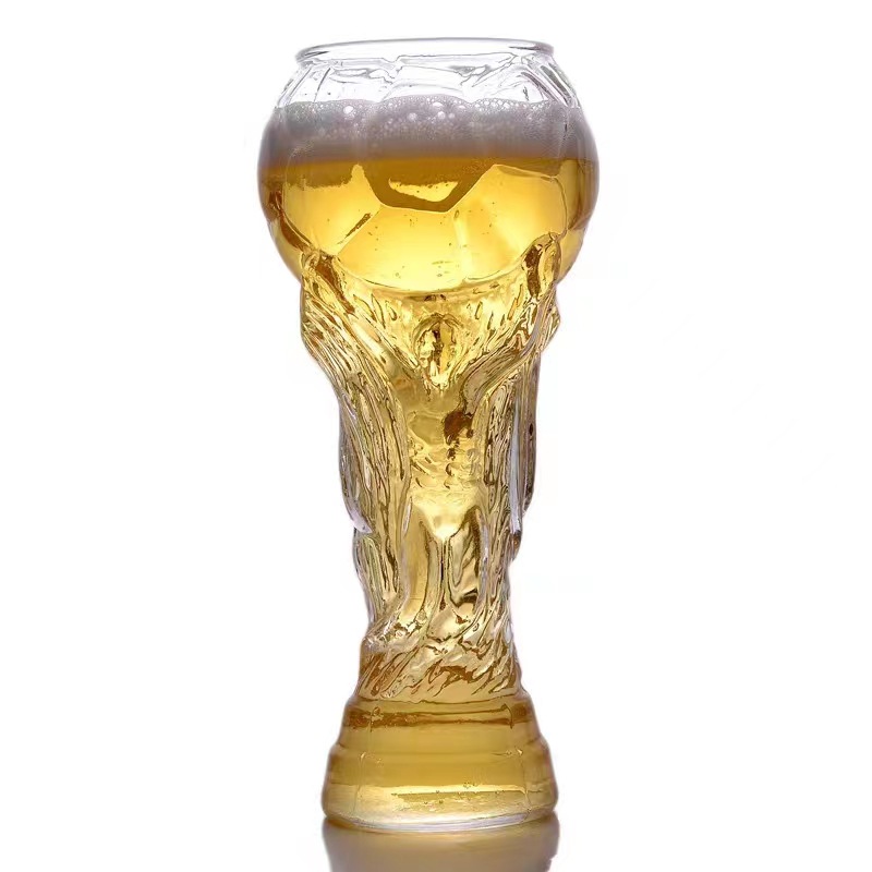 创意2022/世界杯足球大号啤酒杯/派对造型扎啤杯白底实物图