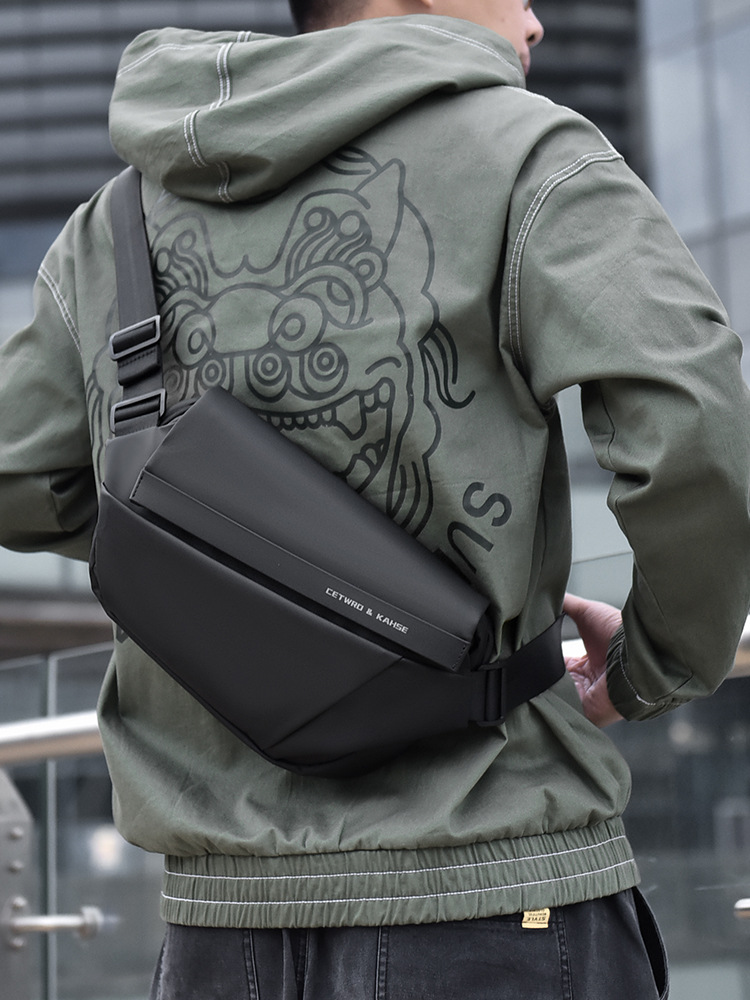 Crossbody bag for men 2024, cycling functional workwear bag, trendy brand messenger bag, men's chest bag, commuting trend single-shoulder bag