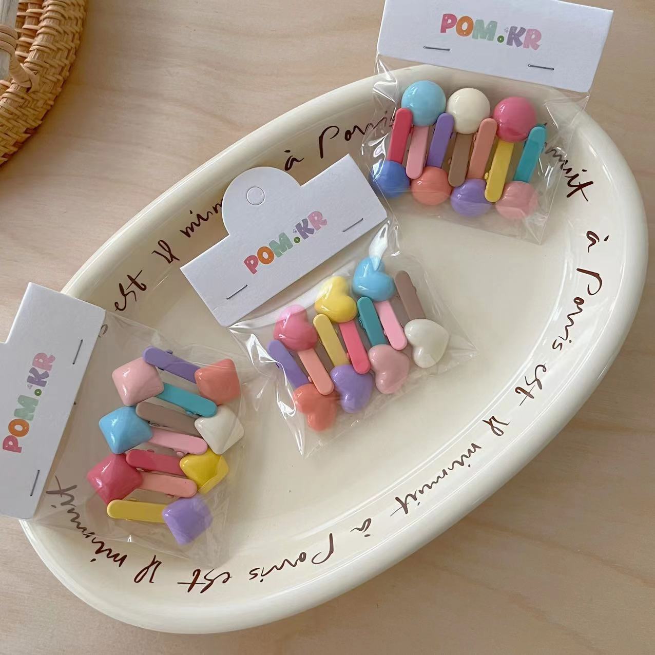 New candy-colored cute bean children's duckbill clips, simple and versatile student bangs clips, and colorful heart-shaped hair clips Specification image
