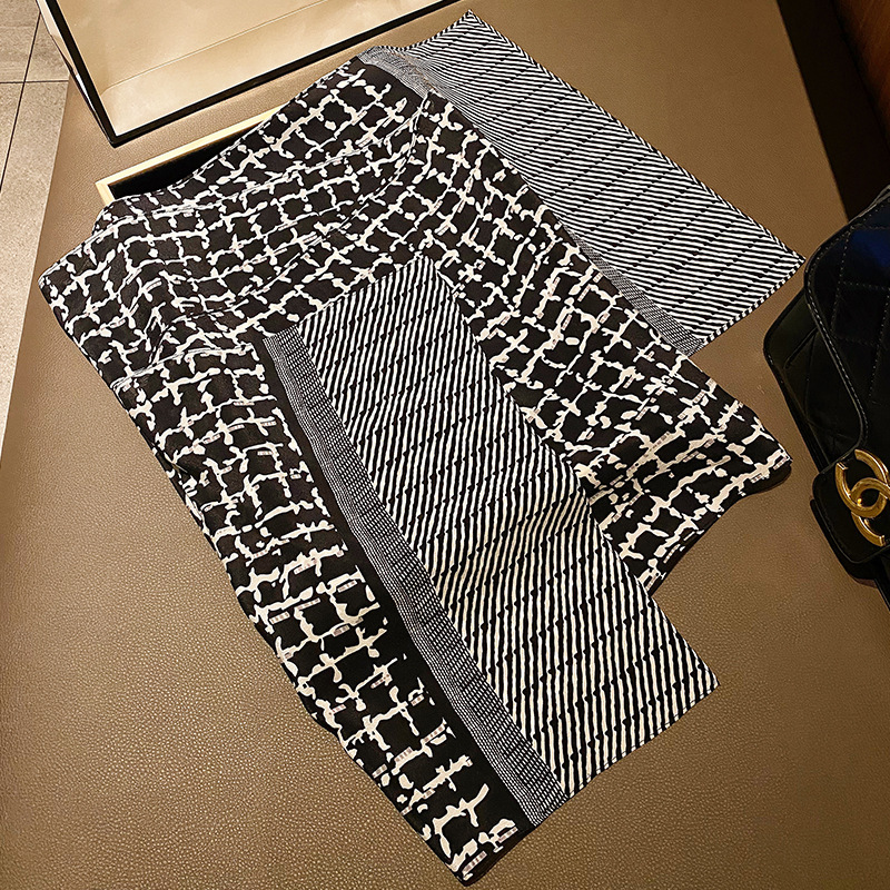 French Black And White Check Silk Scarf 100% Mulberry Silk Ladies Scarf Silk Crepe De Chine Plain Fringed Print Application Scenario