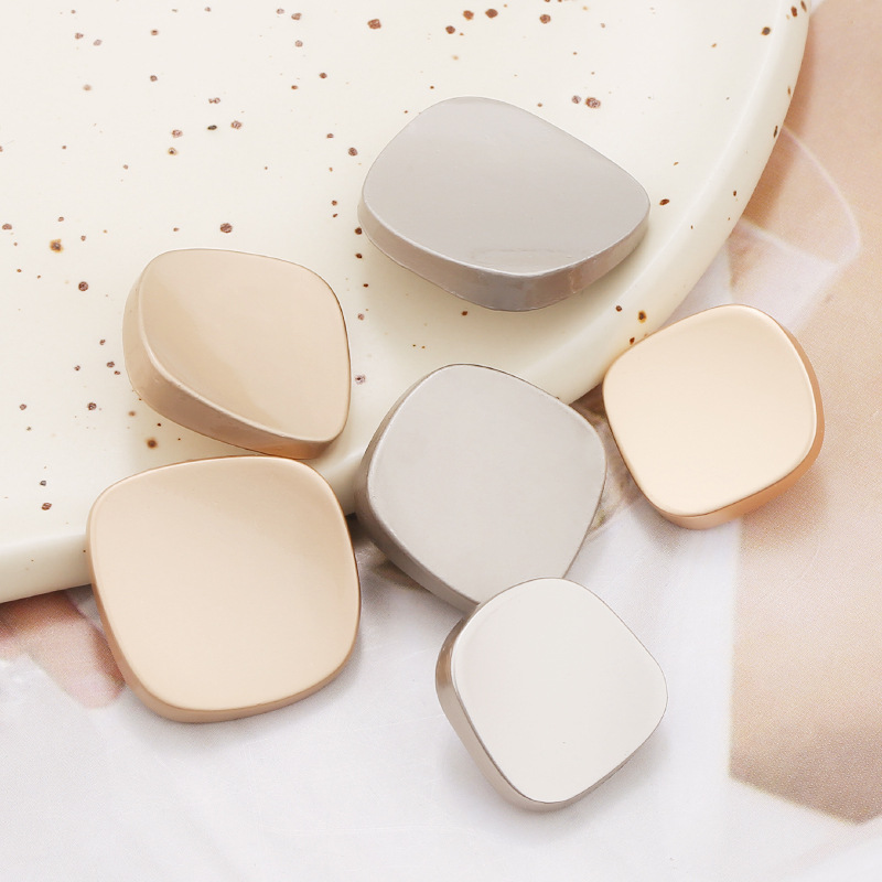 金属异形纽扣产品图