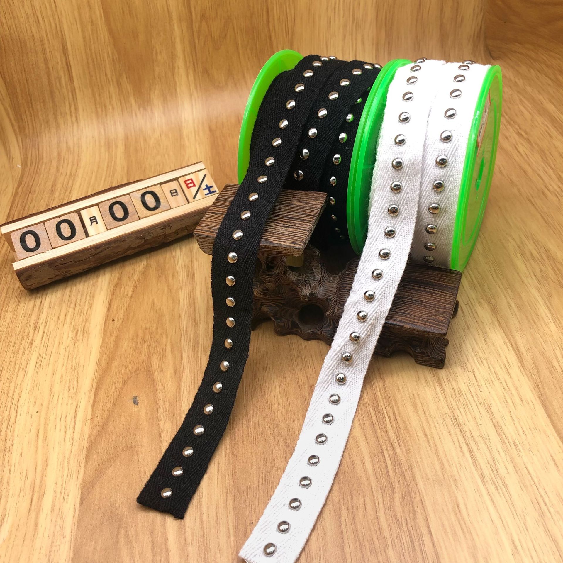 European Style Riveted Ribbon Jewelry Hat Pet With Fun Underwear Ribbon Nailed Beaded Edge Ribbon Specification drawing