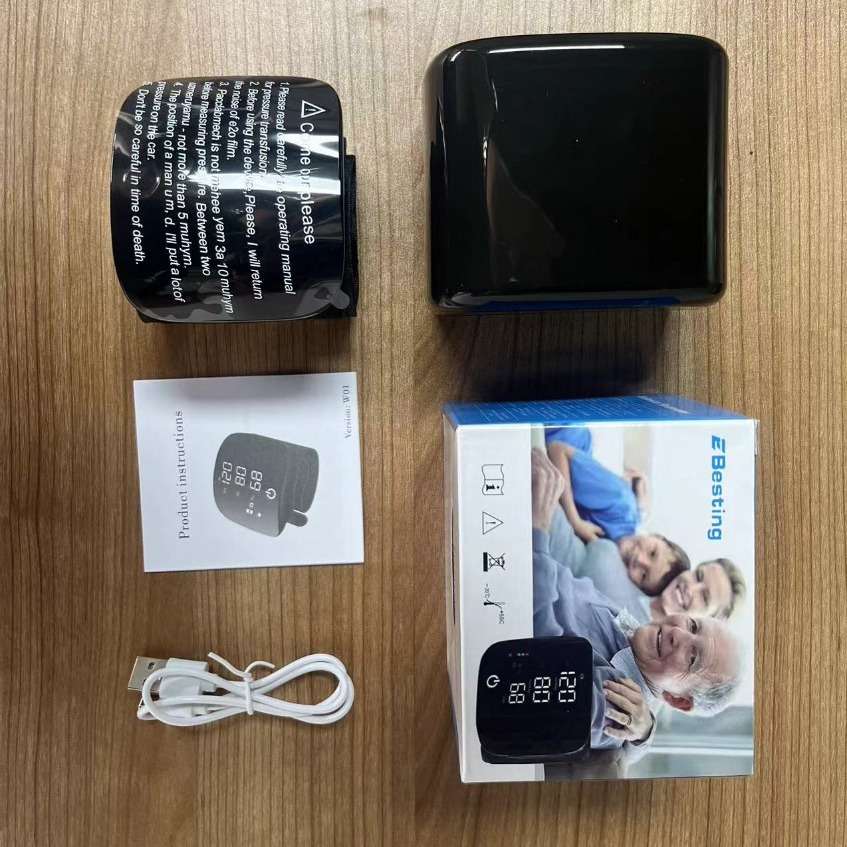 新款腕式电子血压计 家用USB充电款语音提示全自动智能触屏血压仪详情图2