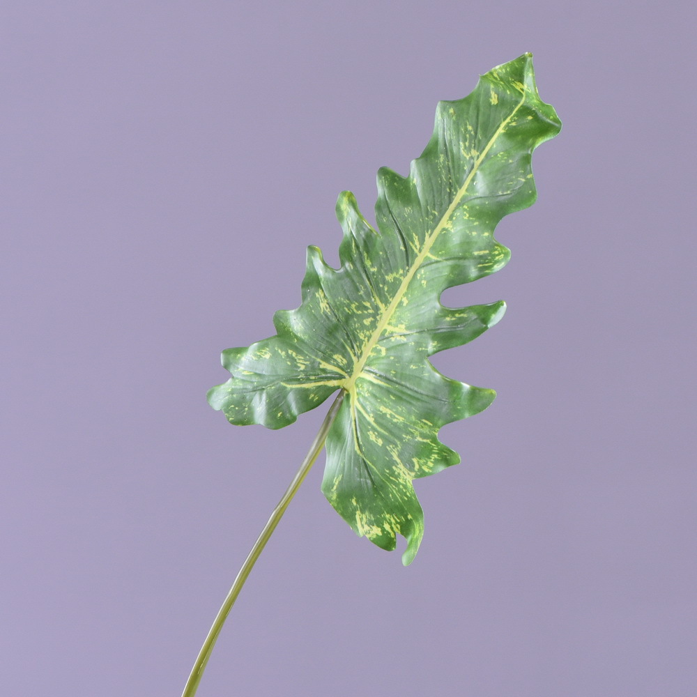 Factory direct sales of artificial spring feather home decoration plants, wholesale of flower and leaf materials and artificial green plants in model rooms of shopping malls