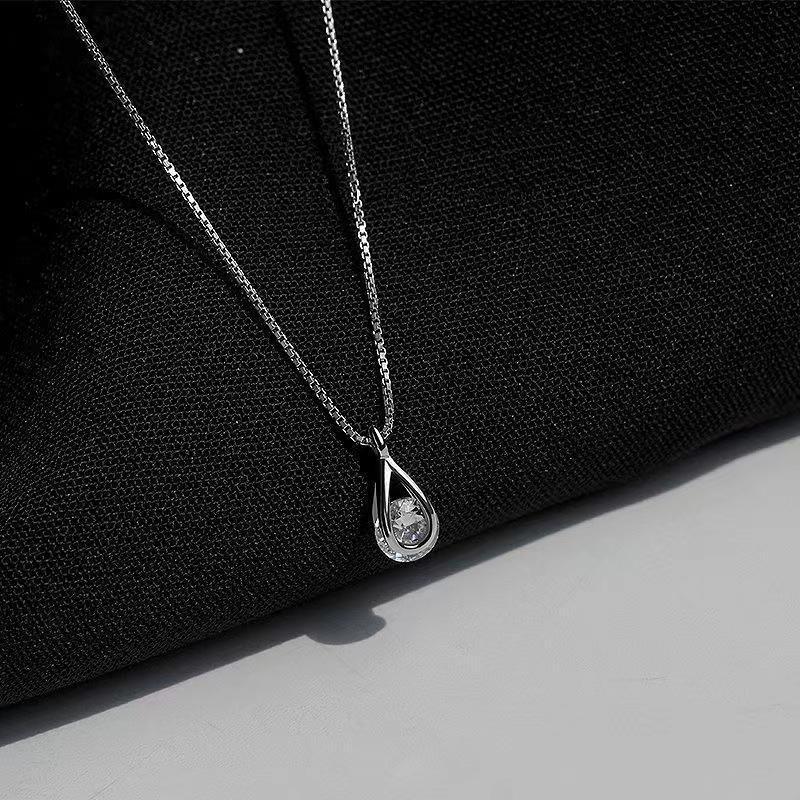 Net Red Zircon Water Drop Necklace For Women Light Luxury Hundred Match Niche Design Advanced Sense Of Simple Geometric Explosion Clavicle Chain