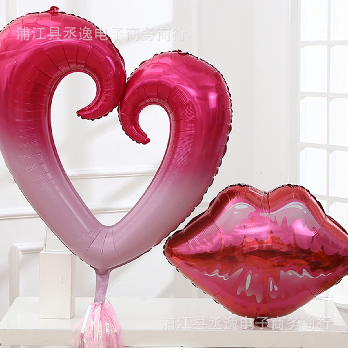 Cross-border hollowed-out heart-shaped red lip tassel aluminum film balloon, Qixi Festival Valentine's Day confession, proposal, birthday party decoration