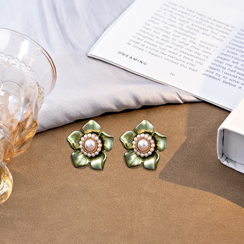 Silver needle sweet, gentle and elegant pearl earrings with a high-end touch in early spring. Green camellia stud earrings for women