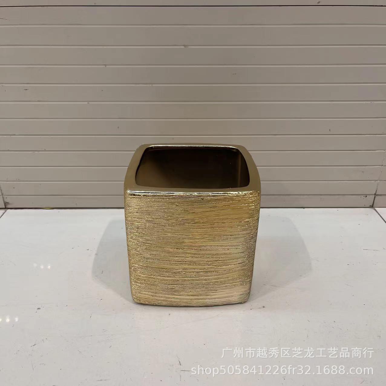 Factory Direct Modern Light Luxury Electroplating Flower Ware Ceramic Vase Model Room Study Desktop Flower Basin Crafts Application Scenario