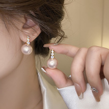 2024年新款爆款麻灰粉色珍珠耳环女轻奢小众高级感耳扣法式耳饰品