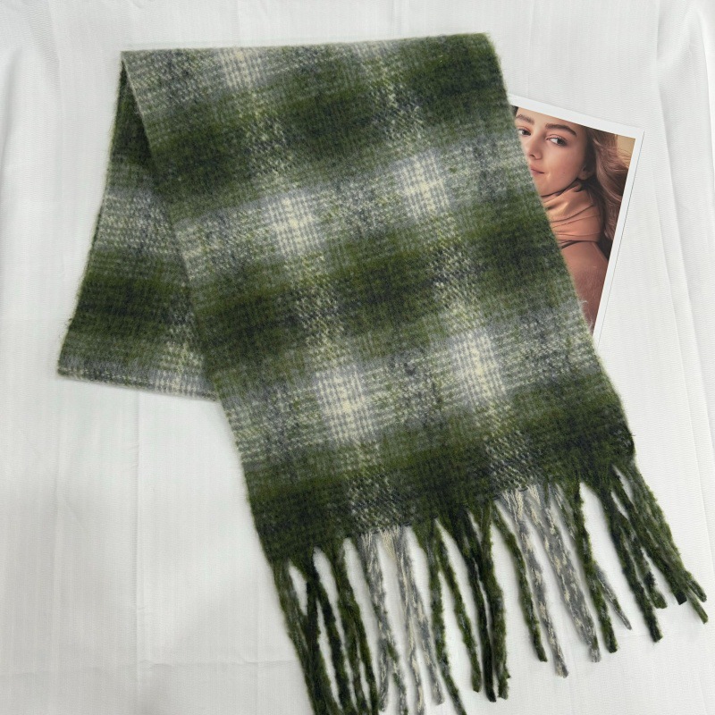 2025新款马海毛流苏围巾女秋冬季氛围感保暖格子百搭外贸跨境专供详情15