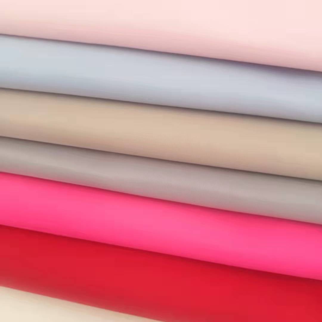 现货75D涤纶平纹记忆布复合针织面料防水箱包化妆包涤纶防泼水面白底实物图