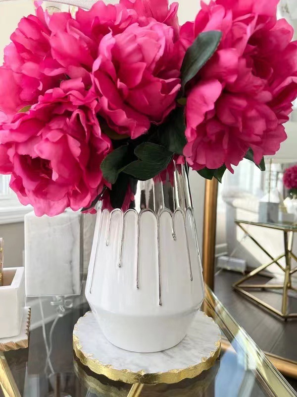 Modern creative gold plated ceramic vase wholesale living room decoration flower arrangement model room soft decoration porch vase Gold castle vase Application Scenario