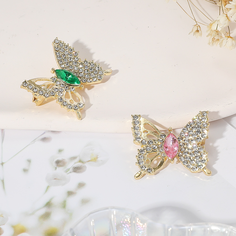 2024 New Flexible Hollow Diamond Butterfly Brooch Full Of Diamond Jewelry Anti-Slip Buckle Fixed Clothing Insect Pin details Picture