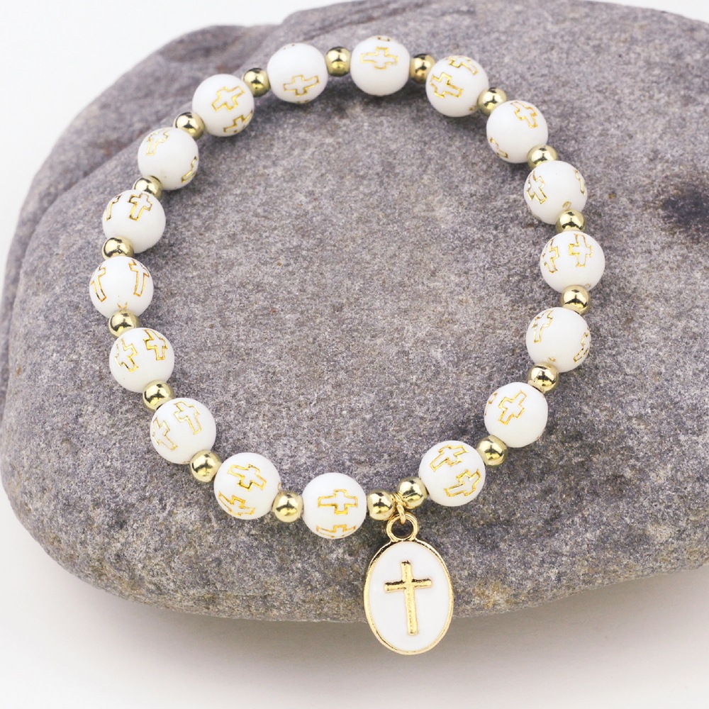 Europe And The United States Cross-Border Foreign Trade Hot Oval Cross Pendant Bracelet Women's Baptism Bracelet Prayer Bracelet Gift Lovers Jewelry Manufacturers Direct Sales Application Scenario
