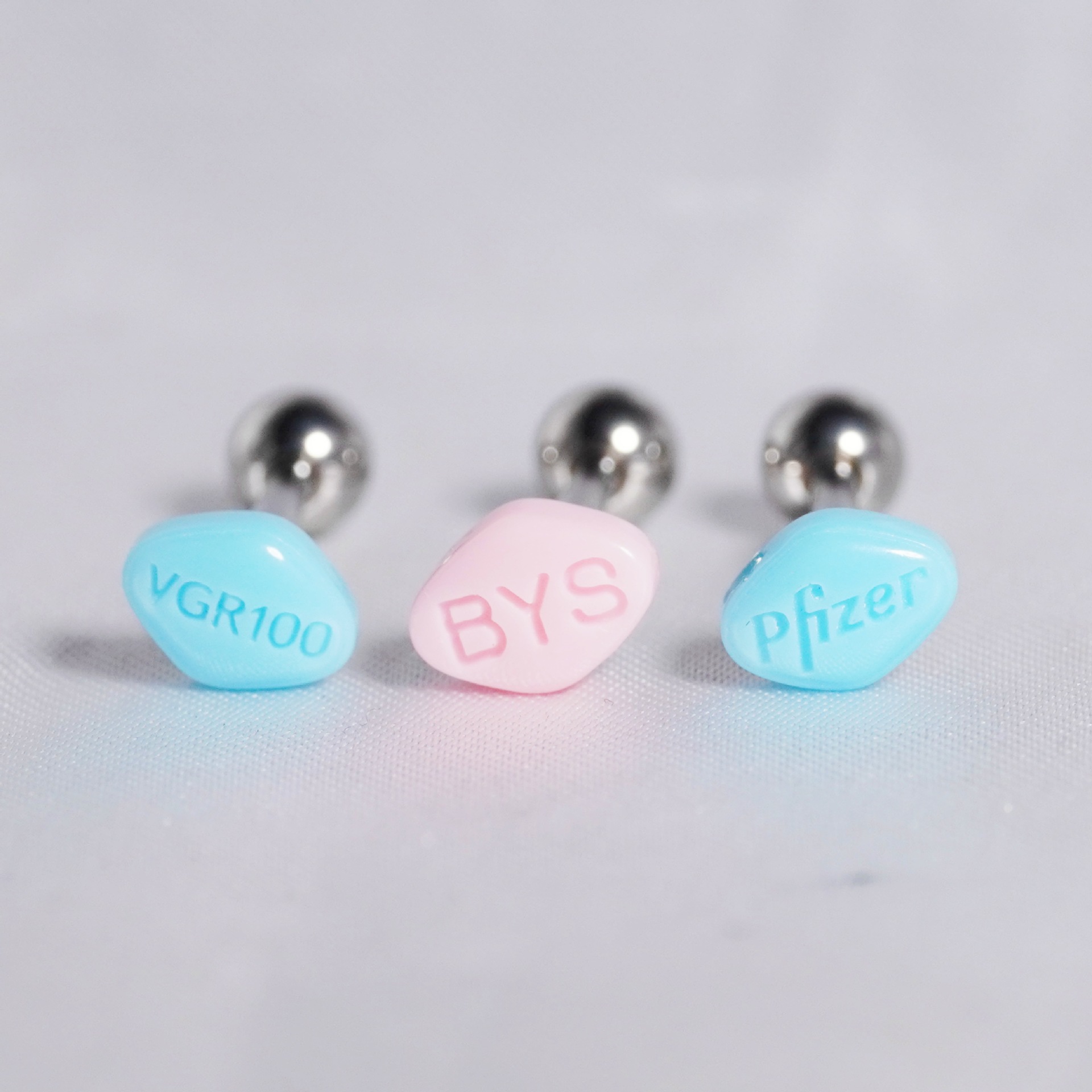 穿刺舌饰实物图