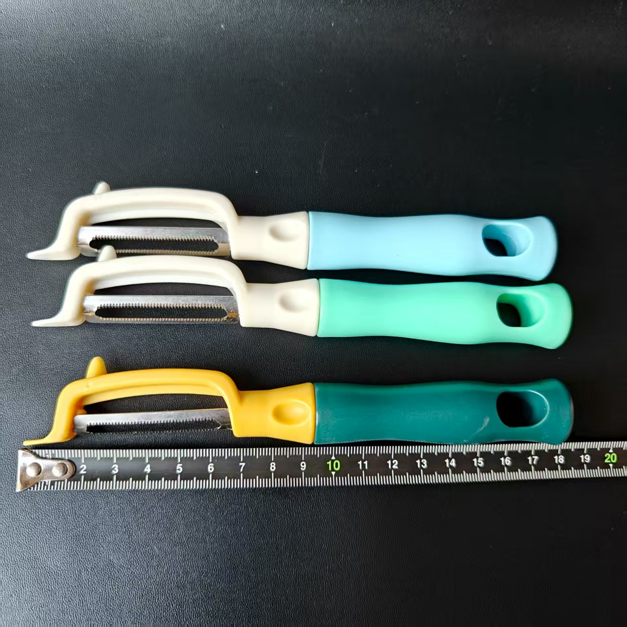【 Zone 2-12 】8219 peeler, 40 yuan per box, 1440 yuan per piece. 8219 peeler, new kitchen fruit and potato peeler tool, color handle peeler, 2-yuan store wholesale Item Picture
