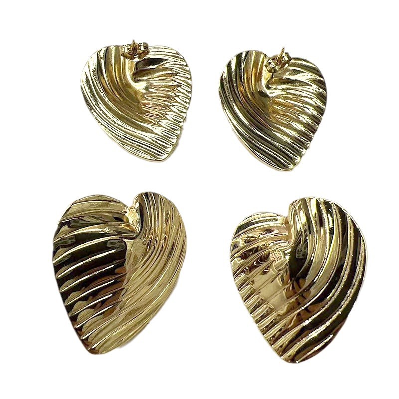 European and American INS style, personalized and versatile copper gold-plated stud earrings, smooth wavy striped heart-shaped light luxury earrings and earrings for women Item Picture