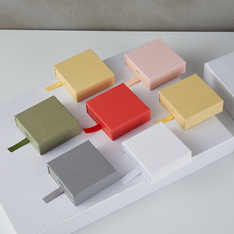 Pull-out suspended box, anti-oxidation pe film, jewelry packaging box, accessory wearing armor, drawer-type storage box, display box Specification image