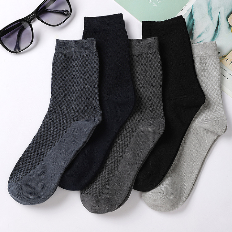 Wholesale of new bamboo fiber men's socks with double-needle subtle patterns and small squares from the manufacturer details Picture