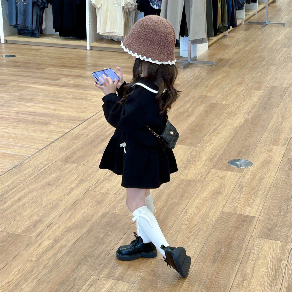 The 2024 autumn new stylish cartoon set for girls, a two-piece Korean-style baby girl lapel hoodie and skirt Specification image
