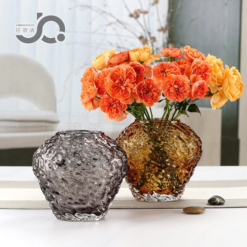 Modern light luxury art strawberry glass vase, creative home decoration, flower arrangement, water bamboo, water flower growing vessel, desktop