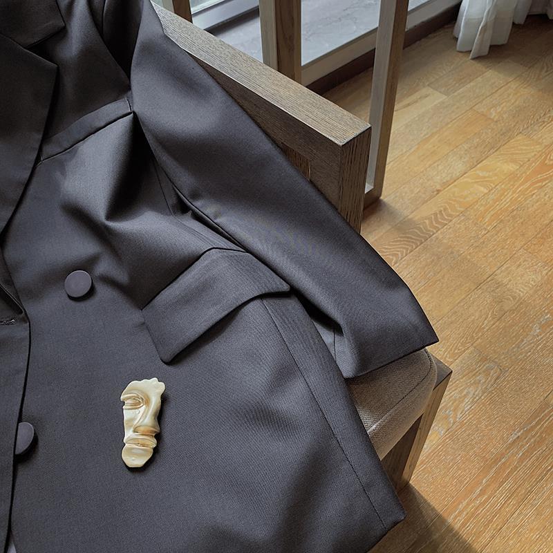The new 2022 autumn collection of the Korean version of the small suit jacket features a unique design sense, a cool grey style, and a British drape Specification image