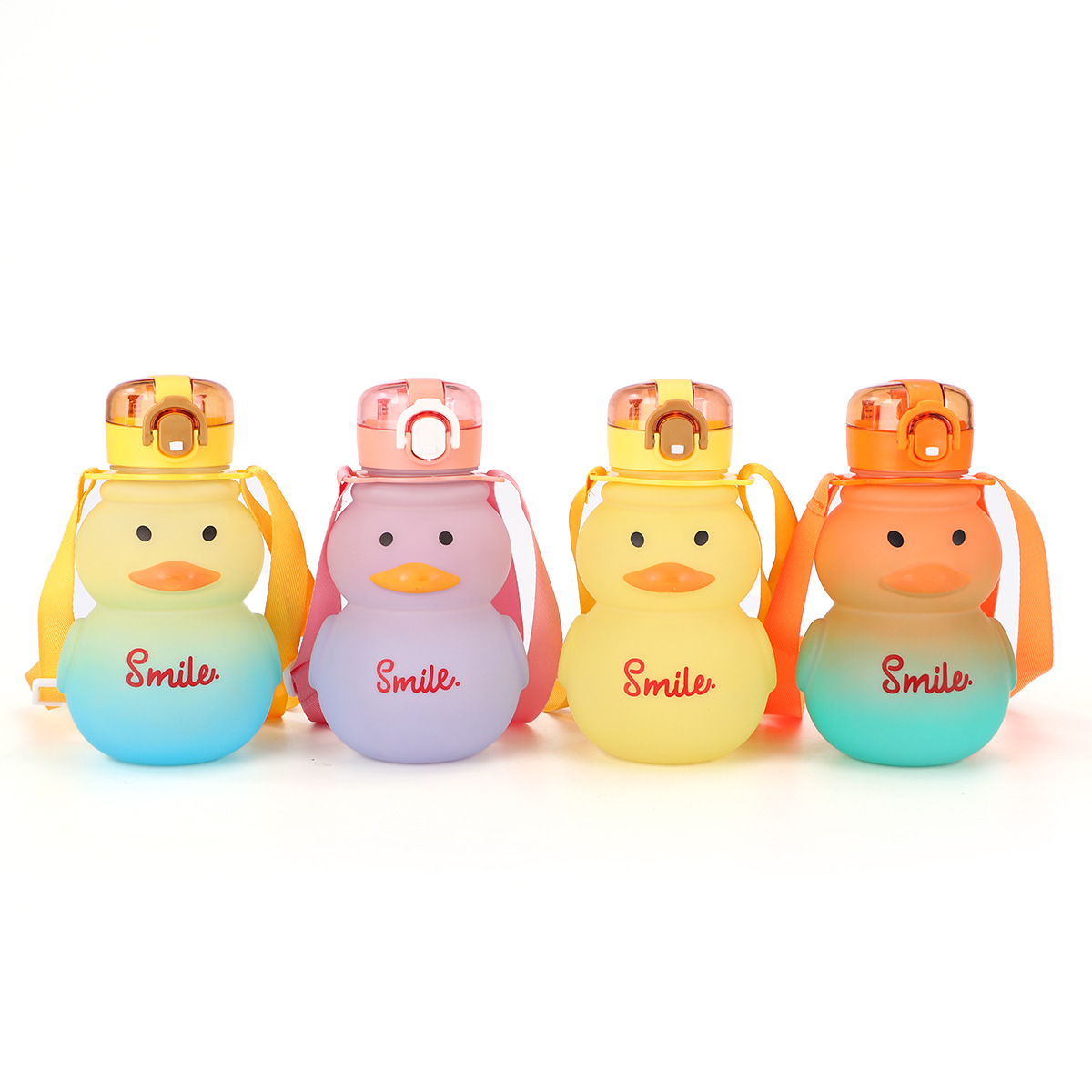 新款小容量黄色小鸭塑料杯夏季可爱学生吸管杯儿童背带子弹跳水壶白底实物图
