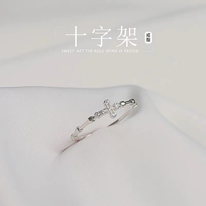 925 silver-plated cross ring, a niche design for women, a high-end open plain ring, fashionable and individual, adjustable food ring Application Scenario