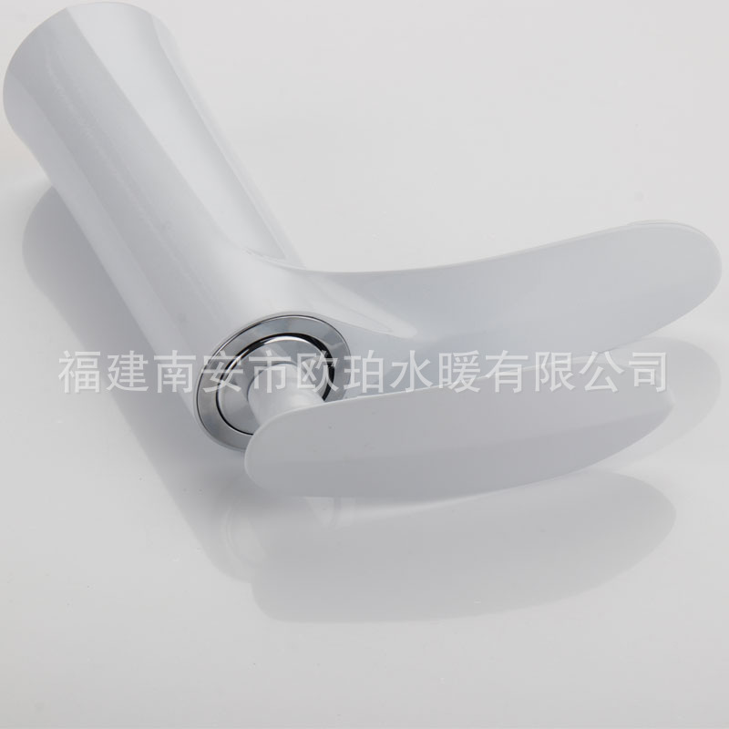 Wholesale high-standard electroplated washbasin faucets, cold and hot water faucets, white faucets, and new washbasin faucets from plumbing manufacturers Item Picture