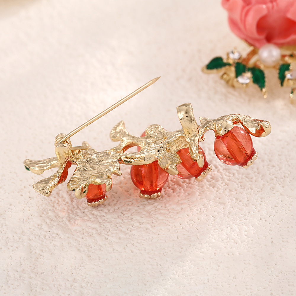 A fresh and delicate peony and zircon flower brooch, a retro pearl fashion pin, a leak-proof clothing accessory, a brooch for women Specification image