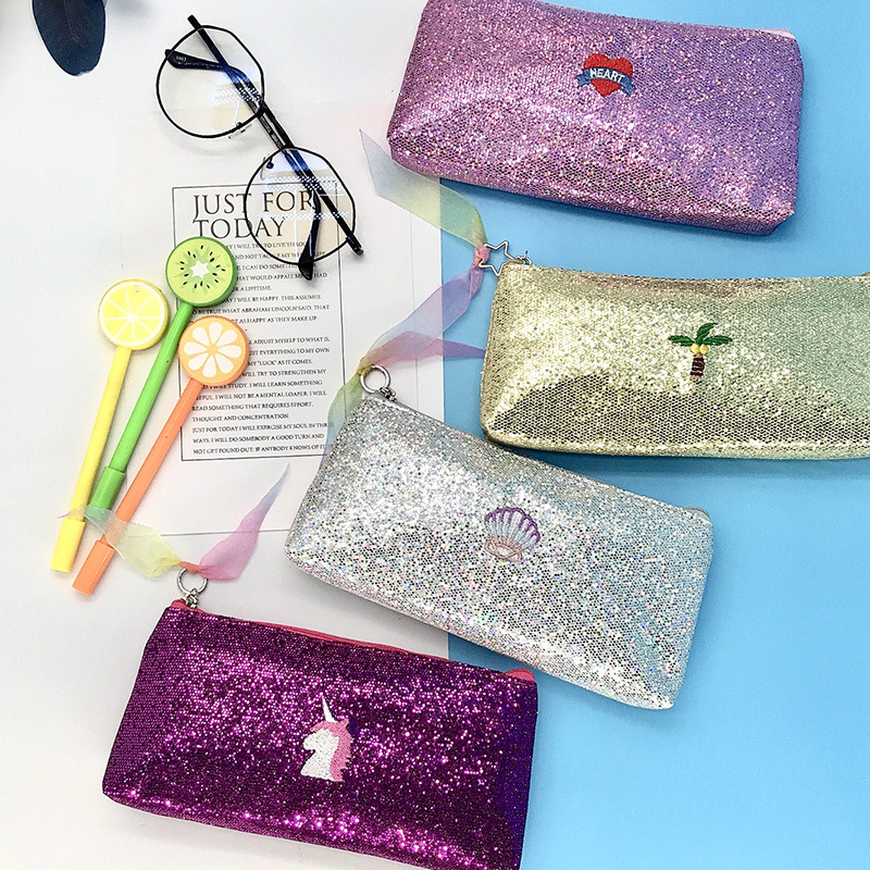 Direct supply of cartoon Internet celebrity girl's heart sequined pencil cases and pencil cases, creative student large-capacity stationery boxes and pencil cases Specification image