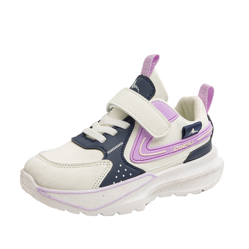 童运动鞋实物图