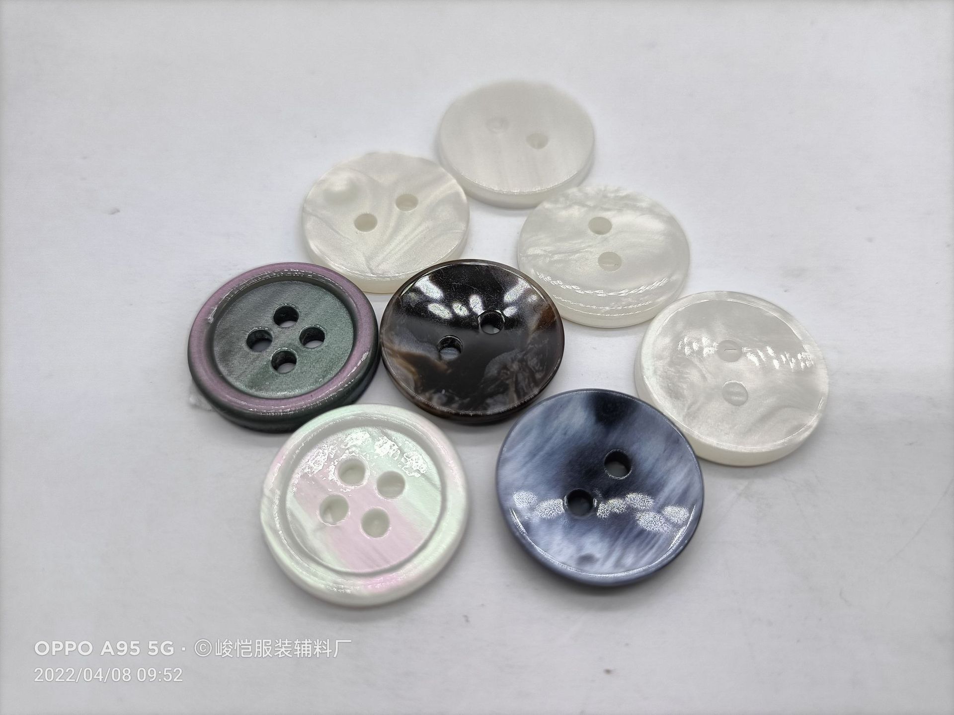 白色两眼树脂细节图