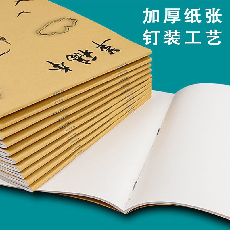 وتوزع نسخ من مسودات سميكة من مسودات كبيرة ذات أغلفة جلدية فارغة من دفاتر الطلاب Specification image