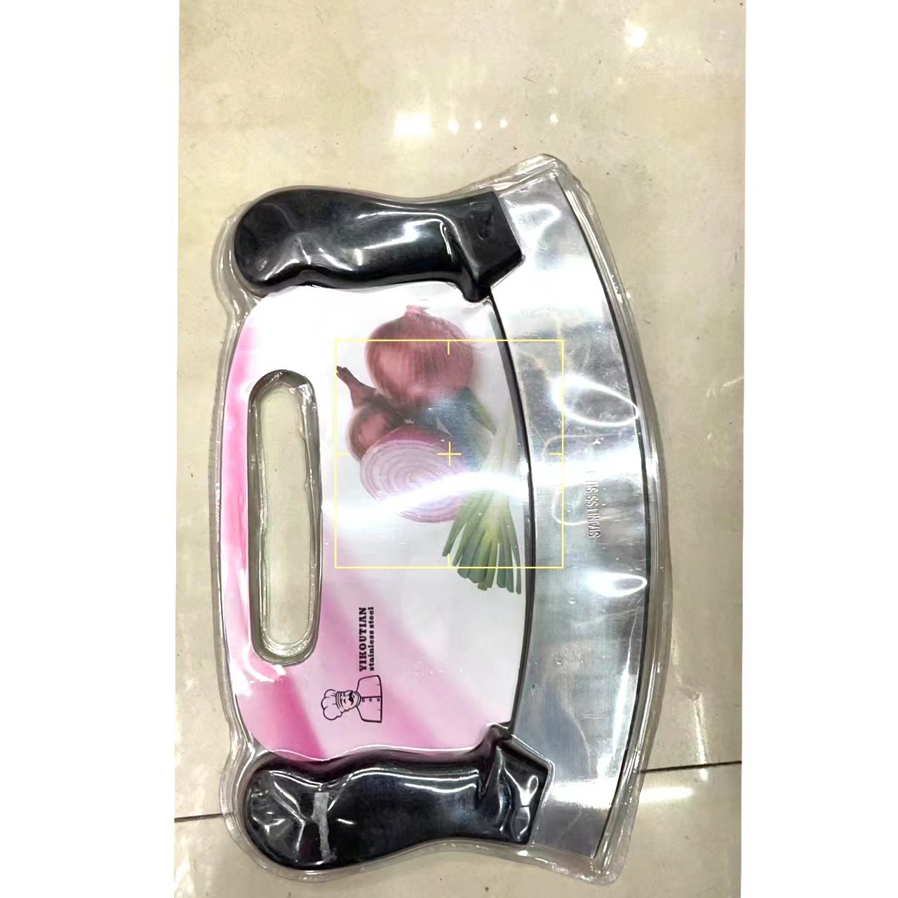 Household kitchen gadgets Stainless steel wood handle curved knife Nougat snow flake crisp pizza cutter Application Scenario