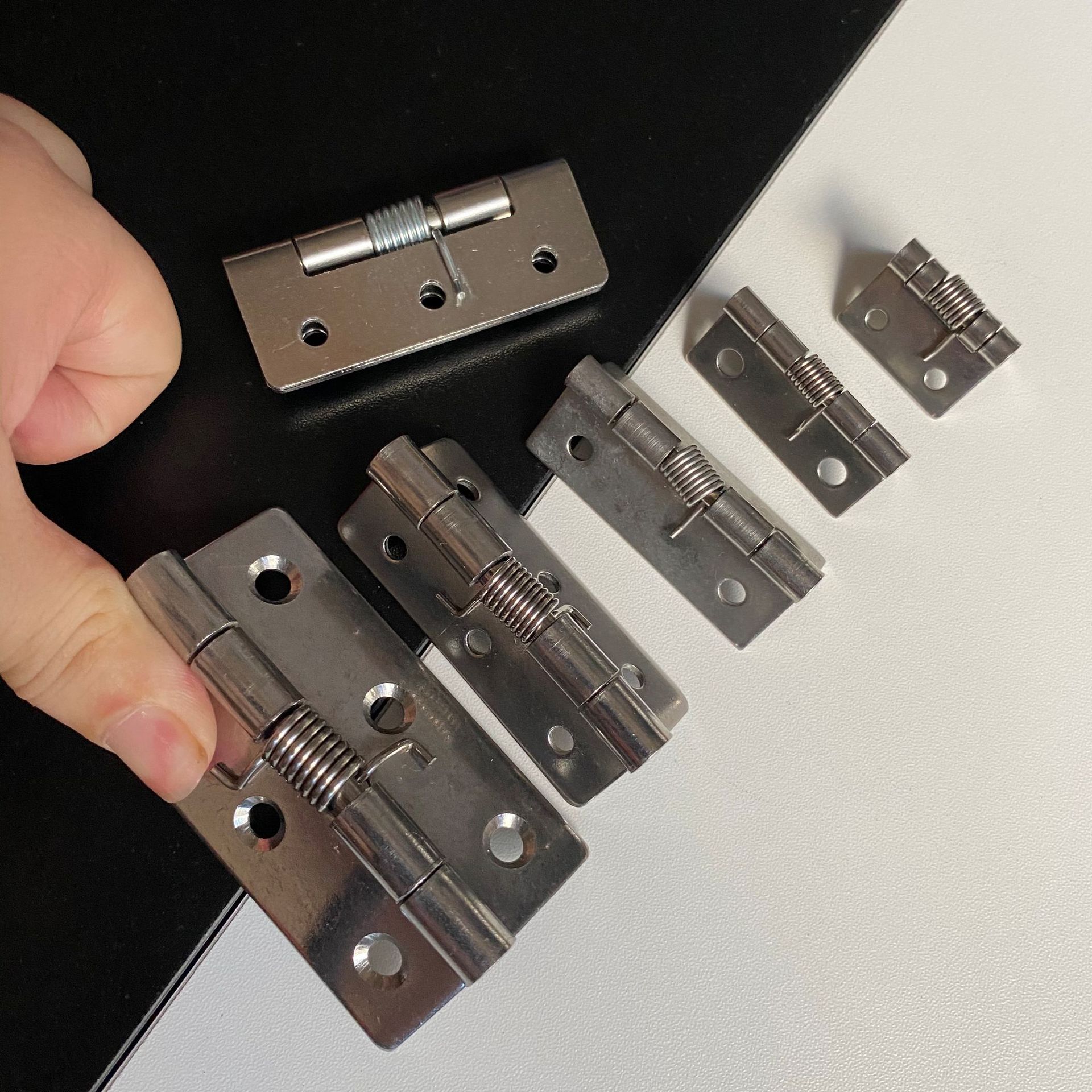 Stainless steel spring hinges automatically close and return to position, hinge rebound, small hinges 1 inch 1.5 inches 2 inches 2.5 inches 3 inches Application Scenario