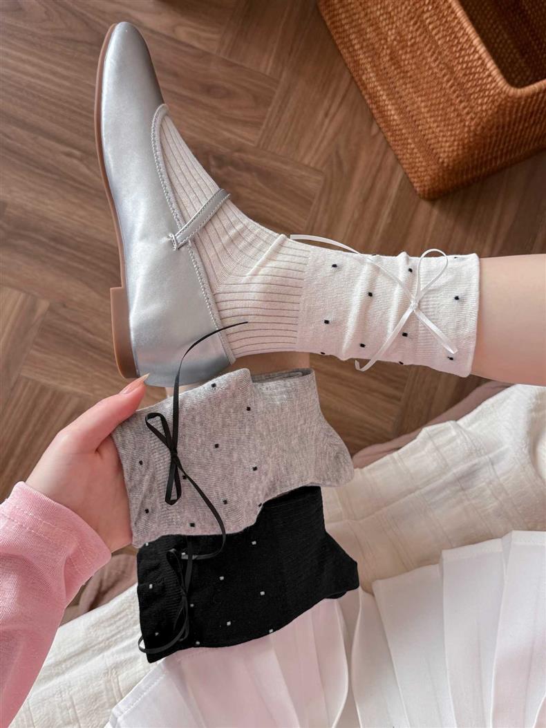 Calcetines stand one piece daihair nuevos calcetines de encaje daihair heap heap calcetines para mujeres estilo de pasarelas de nicho letras medias medias dongdaemun calcetines de moda one piece daihair pic 7