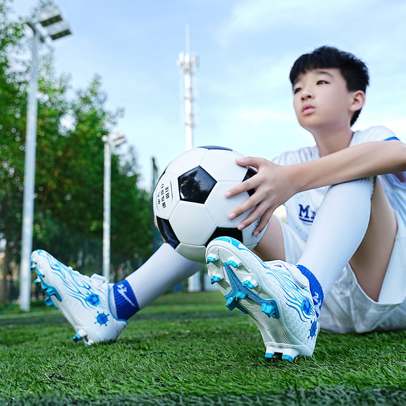 足球鞋实物图