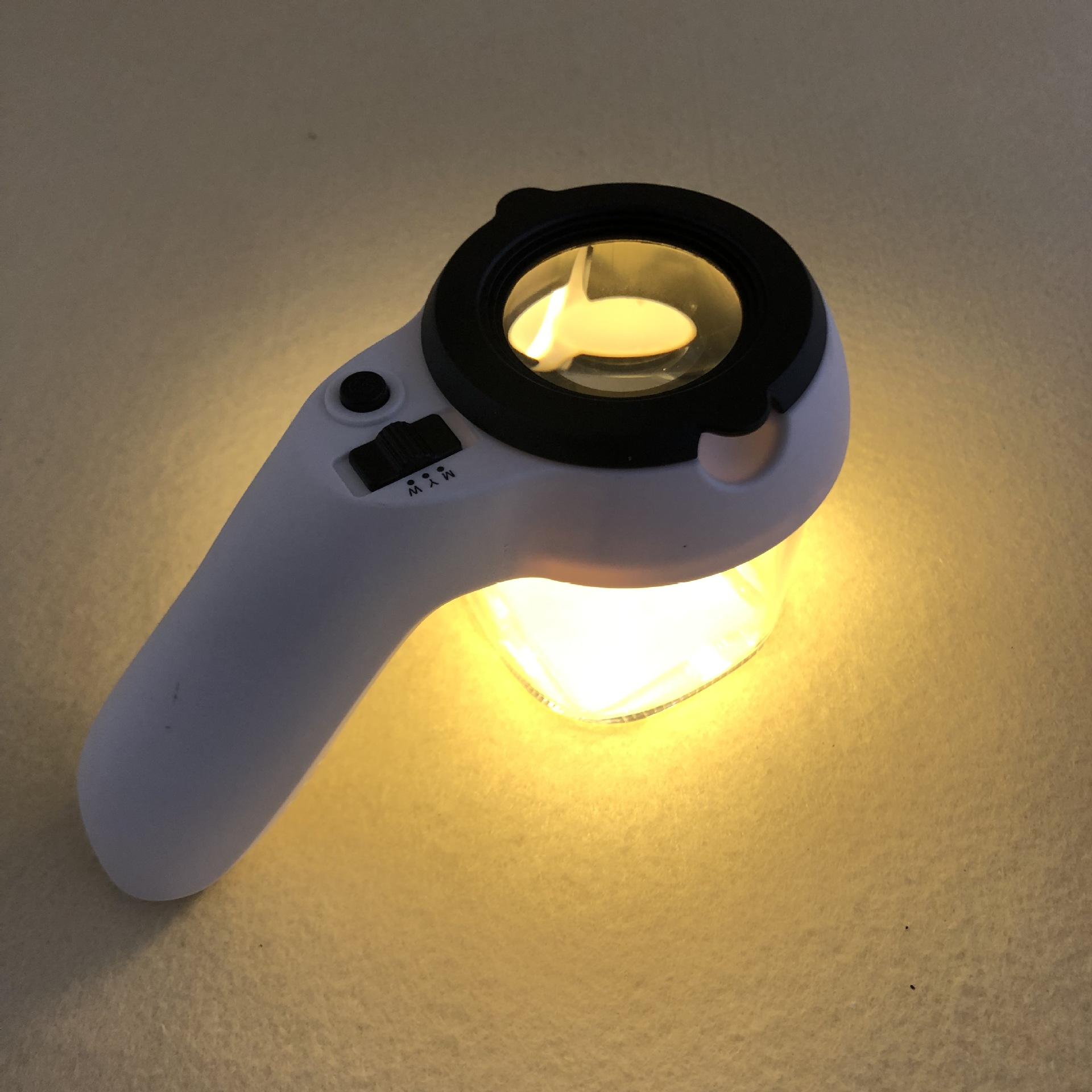 عدسات مكبّرة لعدسة مراقبة ذات أحزمة يدوية عالية الارتفاع تبلغ درجة حرارتها 9LED 8 مرات Item Picture
