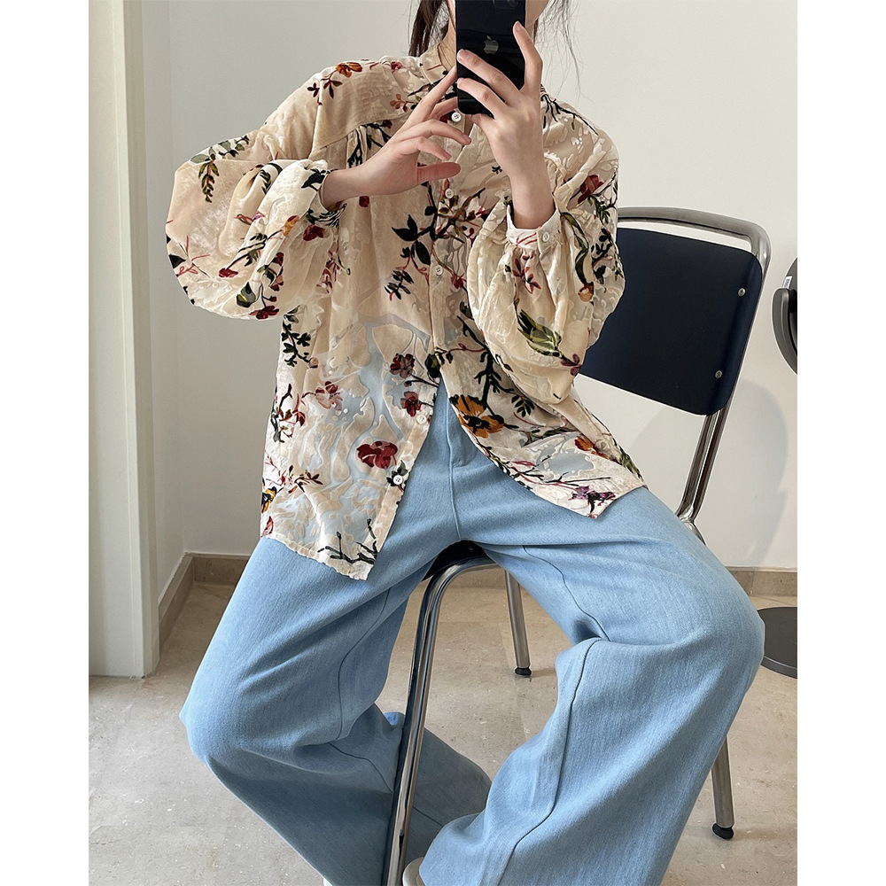 This spring and summer new Korean-style retro court-style velvet printed shirt is loose, slimming, casual, smooth and slightly transparent for women Application Scenario
