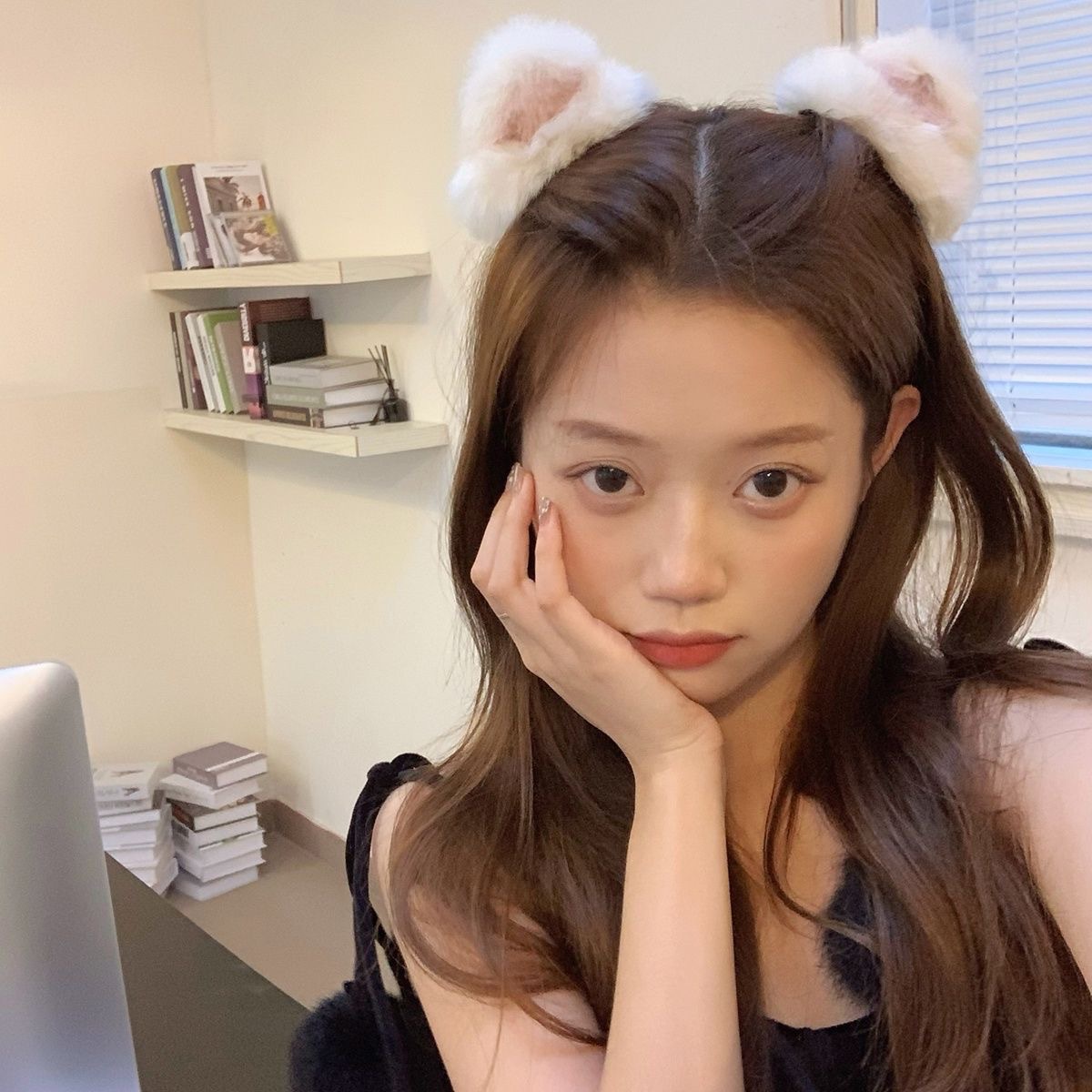The new autumn and winter 2021 collection features sweet and sensual cat ear hair clips, faux fur rabbit hair top clips, plush hair clips, and Japanese and Korean hair accessories details Picture