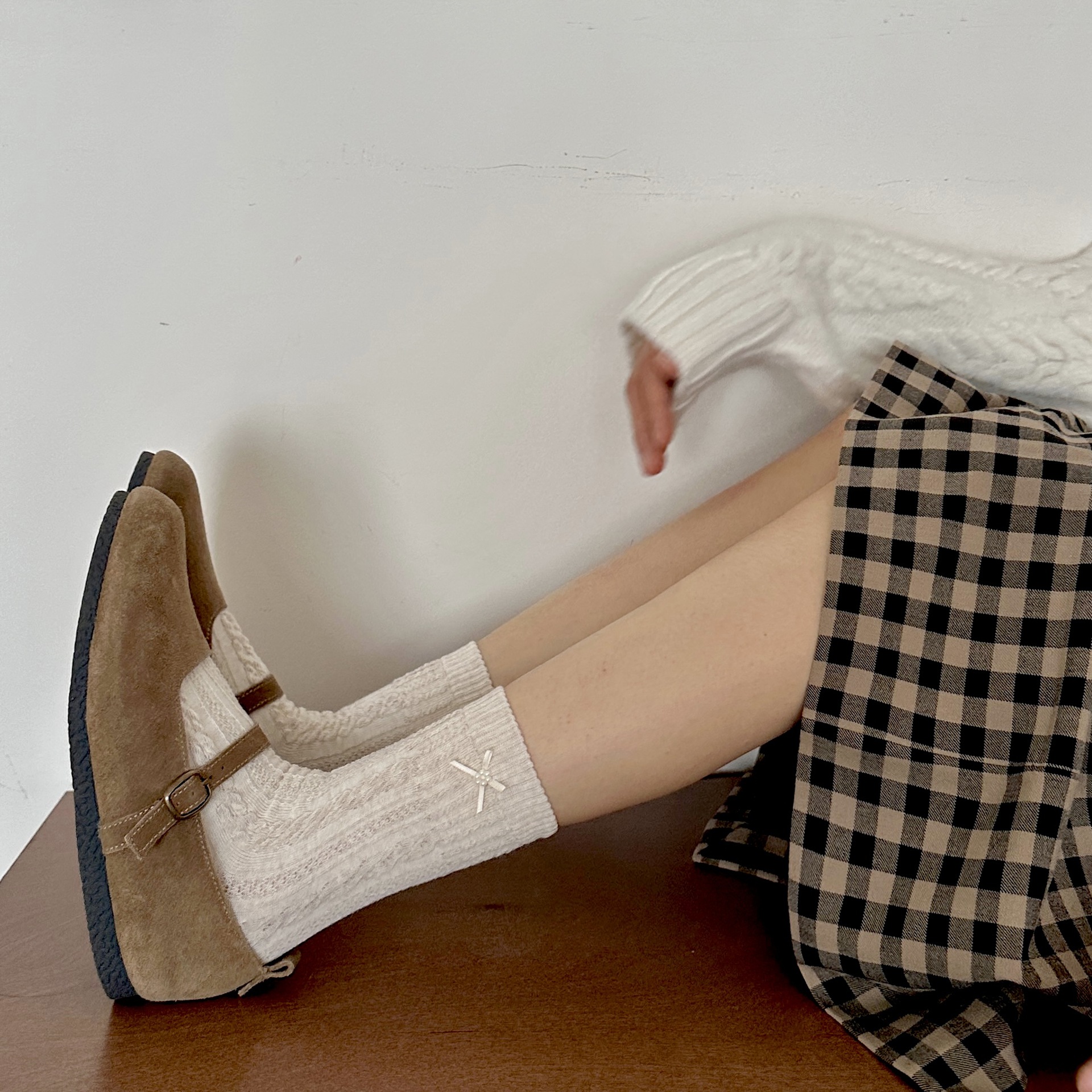 Sock street stall, one-piece delivery of twisted Mary Jane socks, Japanese-style pearl bow mid-calf socks, niche Instagram pile socks, autumn and winter styles, one-piece delivery Specification image