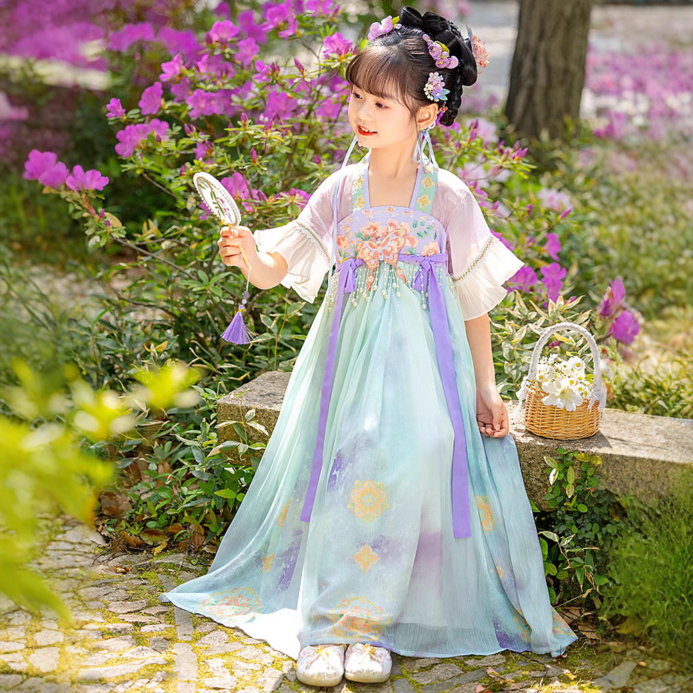 The new summer style of Hanfu for girls in Chinese fashion, the super fairy-like Chinese style girls' short-sleeved blouse and skirt, a high-end daily dress Specification image