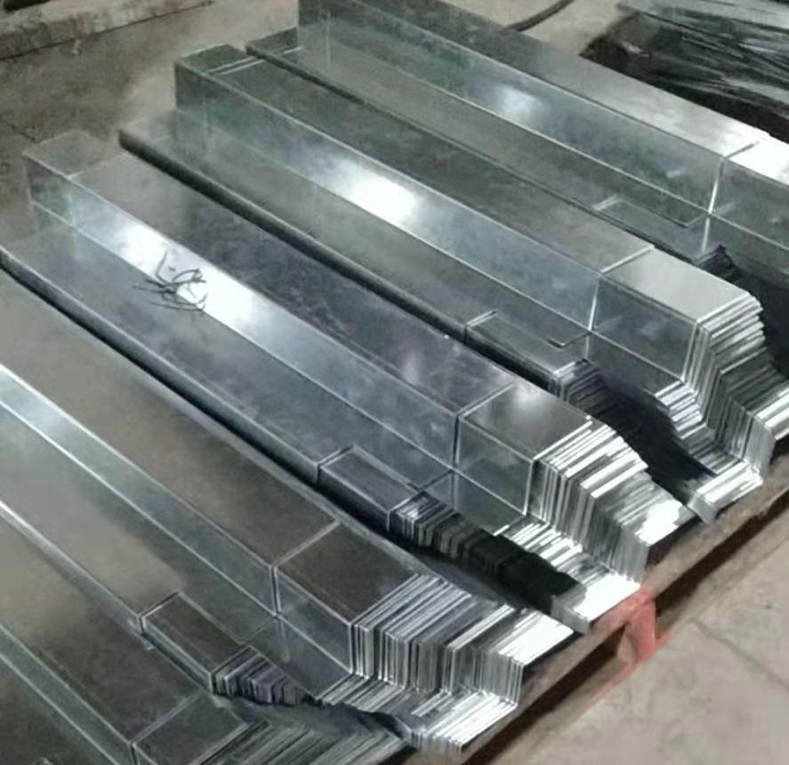 Galvanized sheet, white iron sheet with patterns, galvanized sheet can also be cut and bent for processing. Large quantities of stock available
