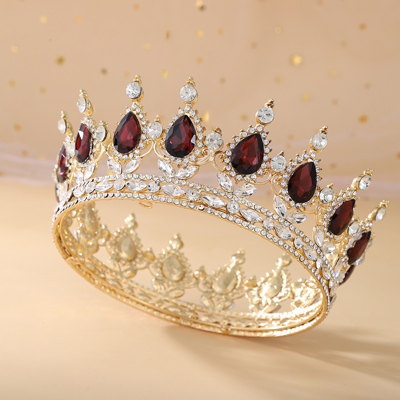 A popular round bridal crown in Europe and America, featuring Baroque water drop diamond bridal crowns, headwear, wedding accessories and crowns Application Scenario