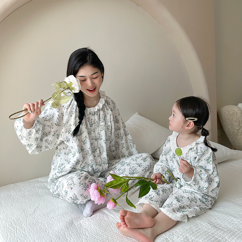 维木童装亲子装女童春季家居服套装儿童睡衣碎花宝宝双层纱母女装